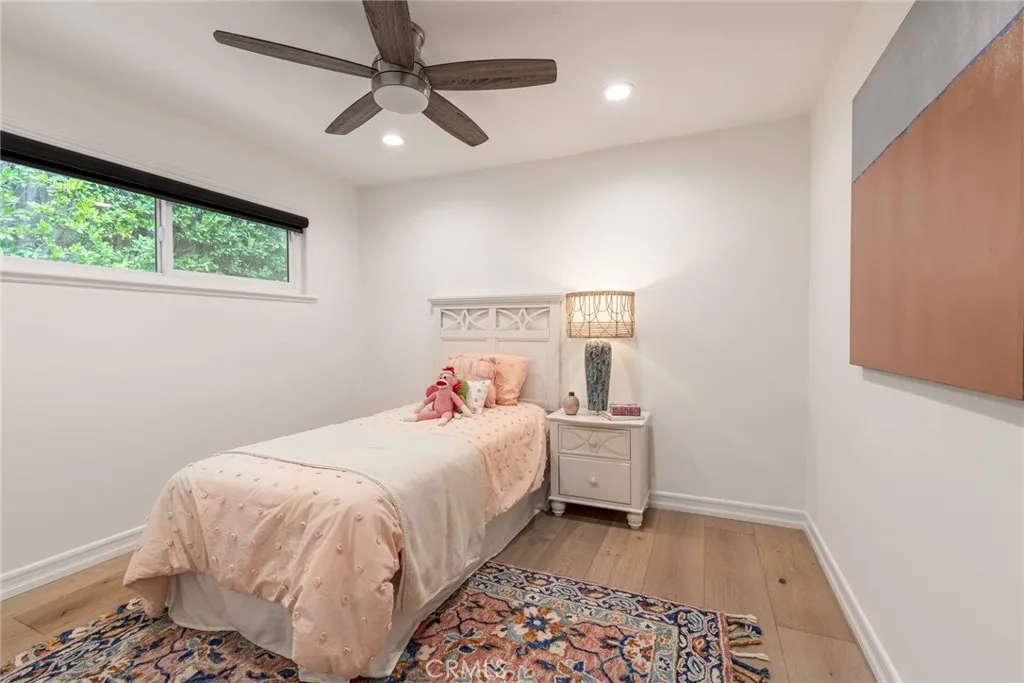 18089 Lake Encino, Encino, California 91316 home-pic-28